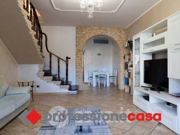 casa indipendente in vendita a Pomezia in zona Torvaianica