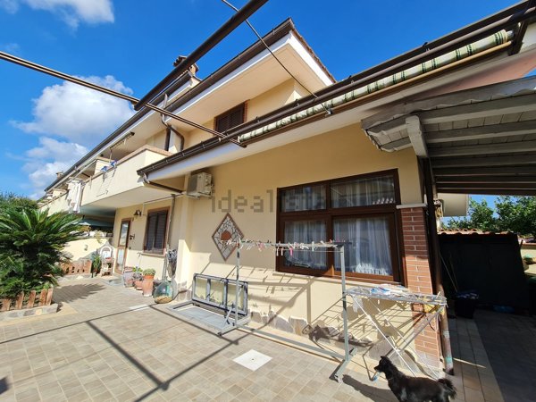 casa indipendente in vendita a Pomezia in zona Torvaianica