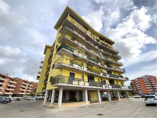 appartamento in vendita a Pomezia in zona Santa Palomba