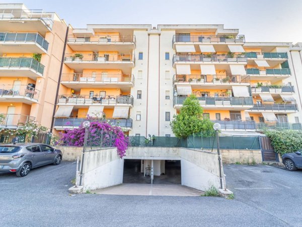 appartamento in vendita a Pomezia in zona Santa Palomba