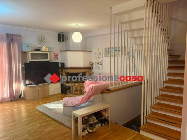 casa indipendente in vendita a Pomezia in zona Torvaianica Alta