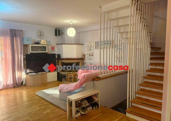 casa indipendente in vendita a Pomezia in zona Torvaianica Alta