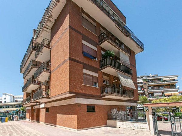 appartamento in vendita a Pomezia in zona Campo Bello