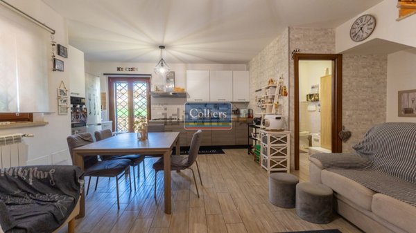 casa indipendente in vendita a Pomezia in zona Torvaianica Alta
