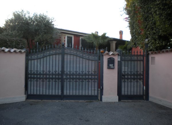 casa indipendente in vendita a Pomezia in zona Colli di Enea