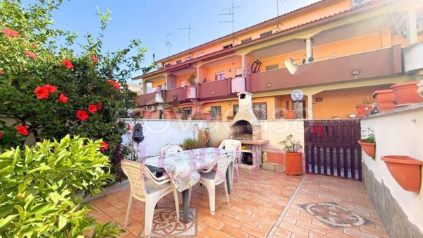 casa indipendente in vendita a Pomezia in zona Torvaianica