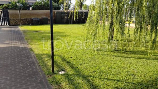 appartamento in vendita a Pomezia in zona Torvaianica