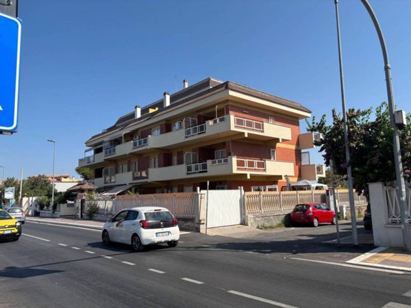 appartamento in vendita a Pomezia in zona Torvaianica