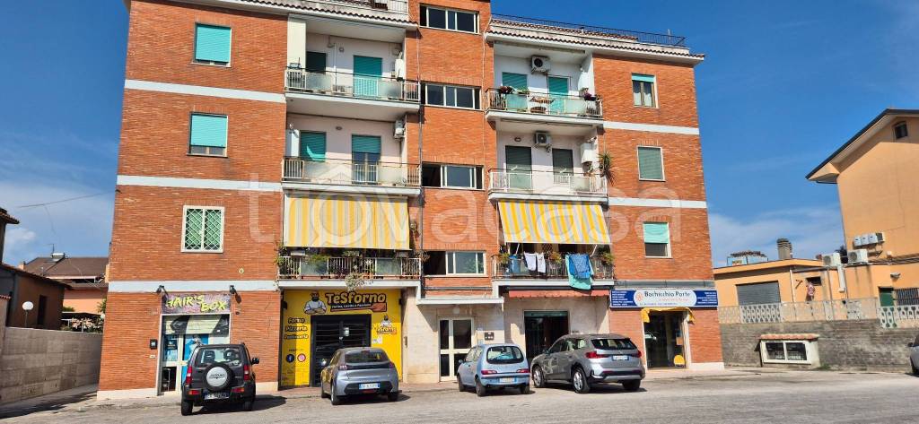 appartamento in vendita a Pomezia in zona Cinque Poderi