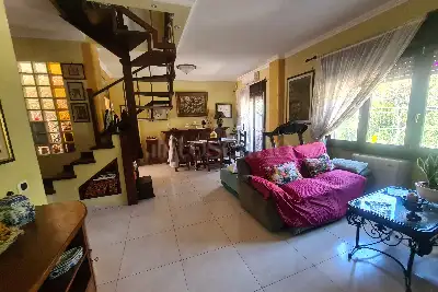 casa indipendente in vendita a Pomezia