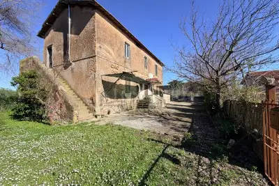 casa indipendente in vendita a Pomezia