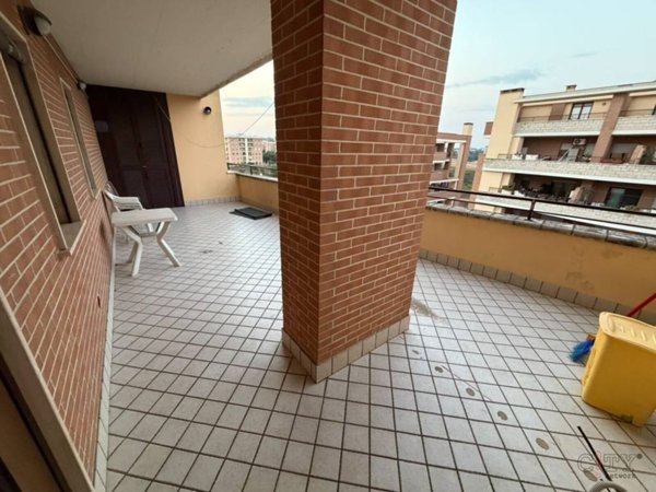 appartamento in vendita a Pomezia in zona Campo Bello