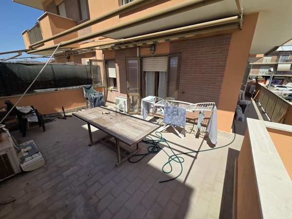 appartamento in vendita a Pomezia in zona Torvaianica