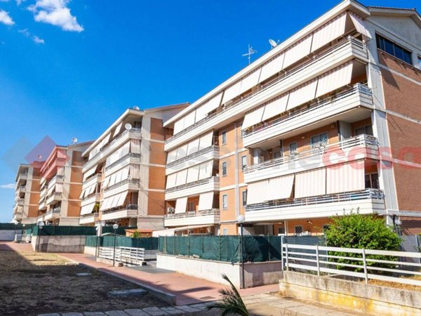 appartamento in vendita a Pomezia in zona Santa Palomba