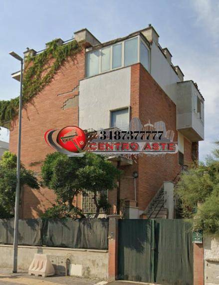 casa indipendente in vendita a Pomezia in zona Torvaianica