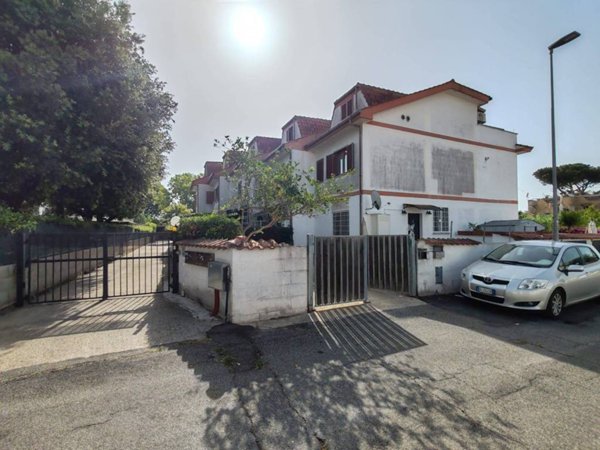 casa indipendente in vendita a Pomezia in zona Torvaianica