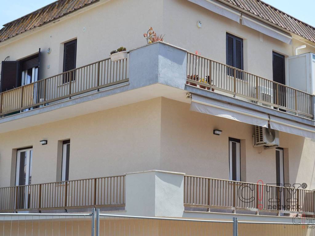 appartamento in vendita a Pomezia in zona Torvaianica