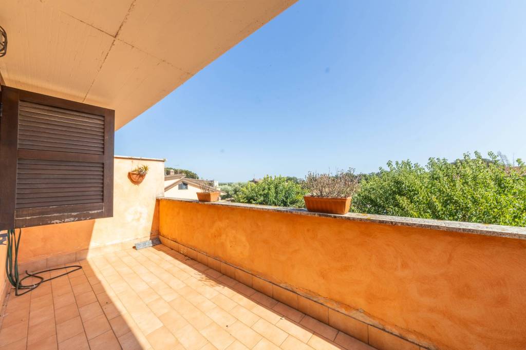 casa indipendente in vendita a Pomezia in zona Viceré