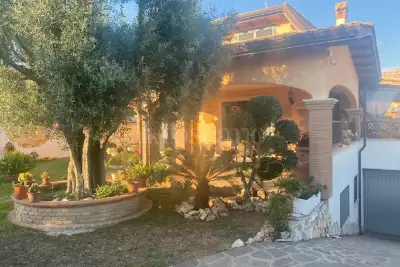 casa indipendente in vendita a Pomezia