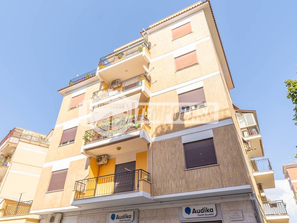 appartamento in vendita a Pomezia in zona Campo Bello
