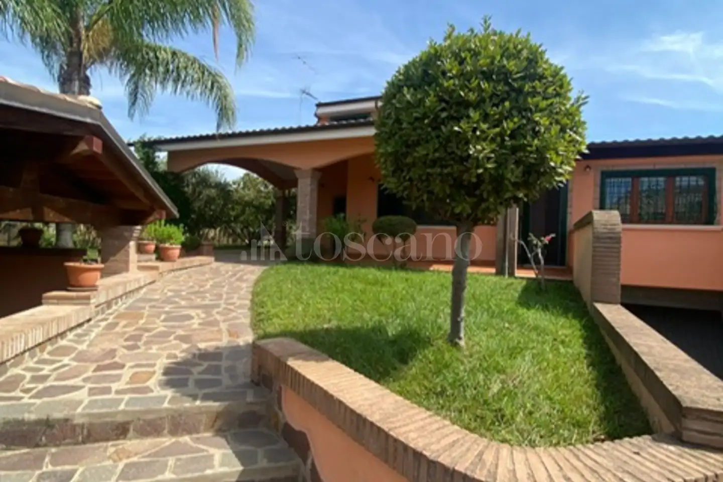 casa indipendente in vendita a Pomezia in zona Colli di Enea
