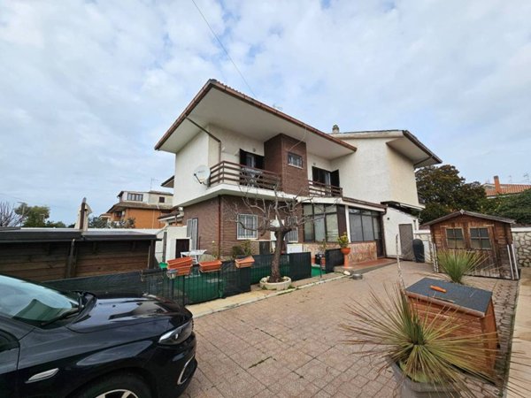 villa in vendita a Pomezia in zona Campo Selva