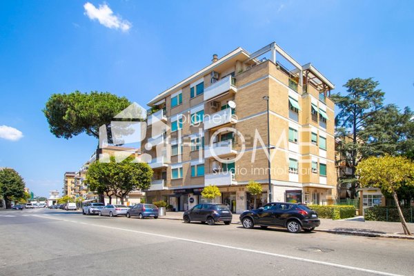 appartamento in vendita a Pomezia in zona Campo Bello