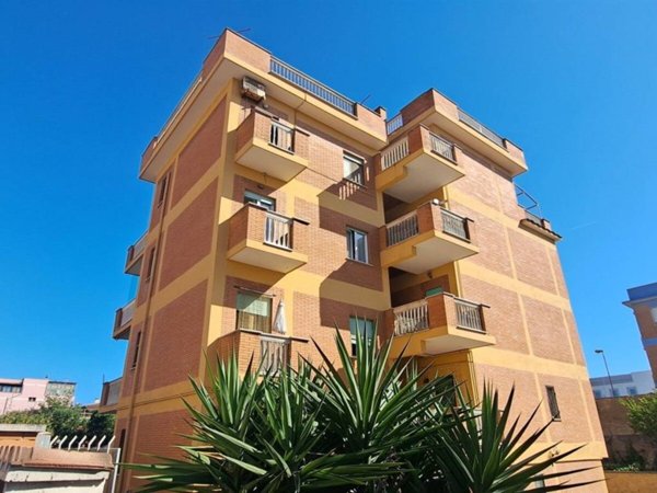 appartamento in vendita a Pomezia in zona Torvaianica