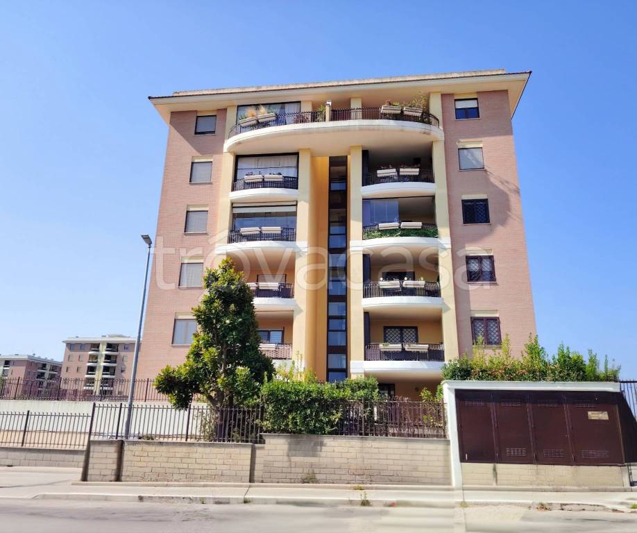 appartamento in vendita a Pomezia