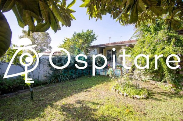casa indipendente in vendita a Pomezia in zona Torvaianica