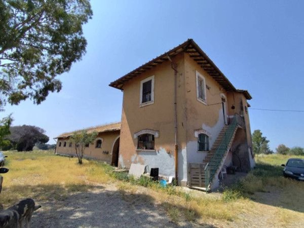 casale in vendita a Pomezia