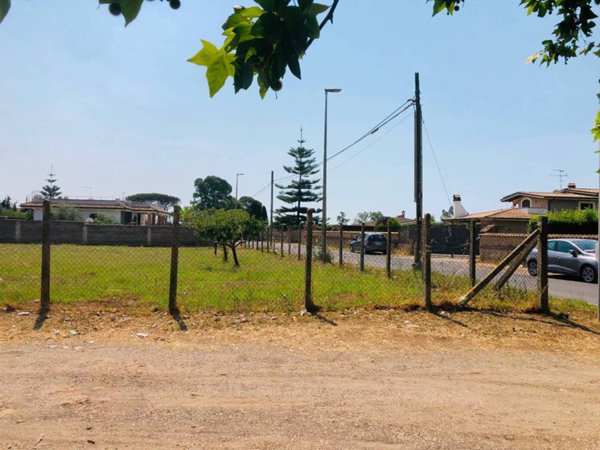 terreno agricolo in vendita a Pomezia in zona Campo Selva