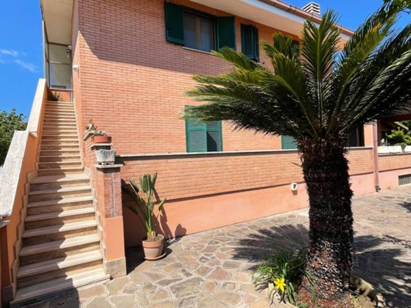 appartamento in vendita a Pomezia in zona Torvaianica