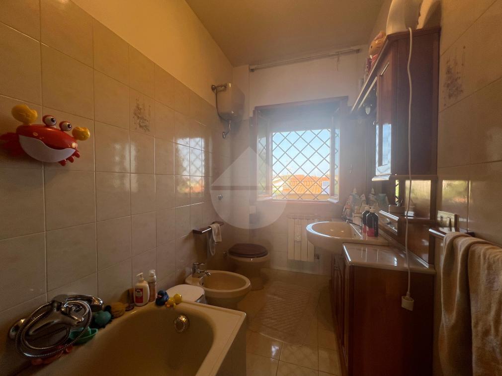 casa indipendente in vendita a Pomezia in zona Campo Bello