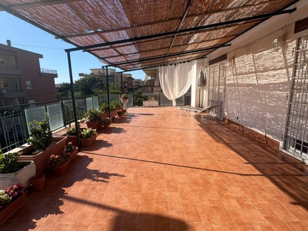 casa indipendente in vendita a Pomezia