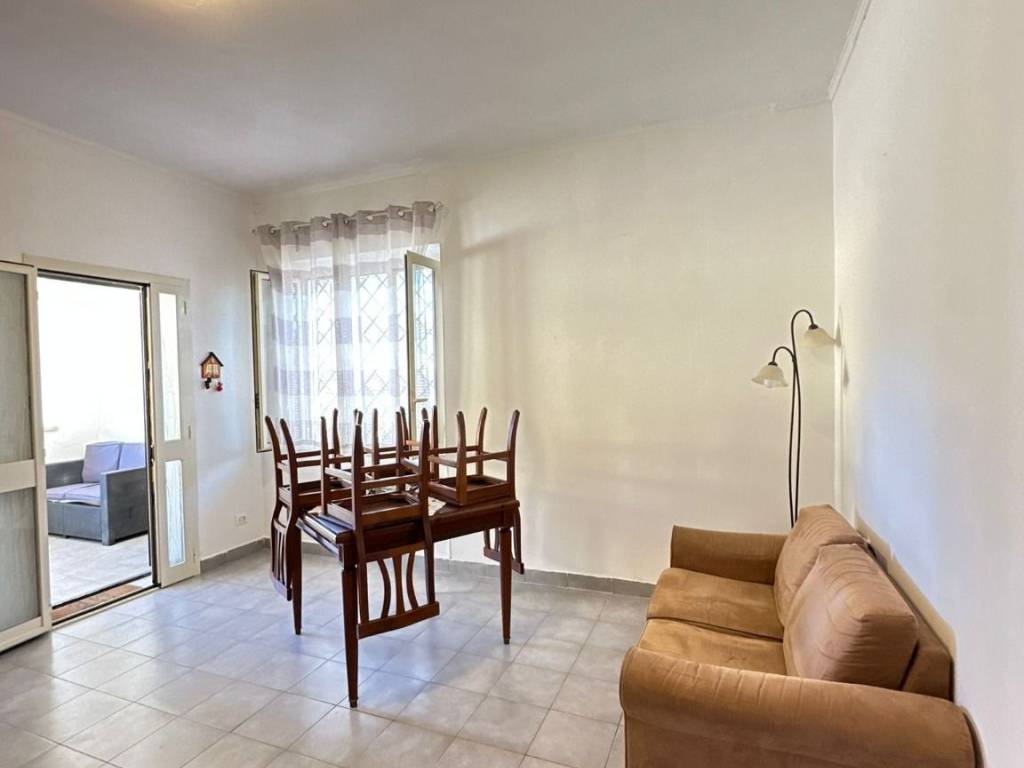 casa indipendente in vendita a Pomezia in zona Torvaianica