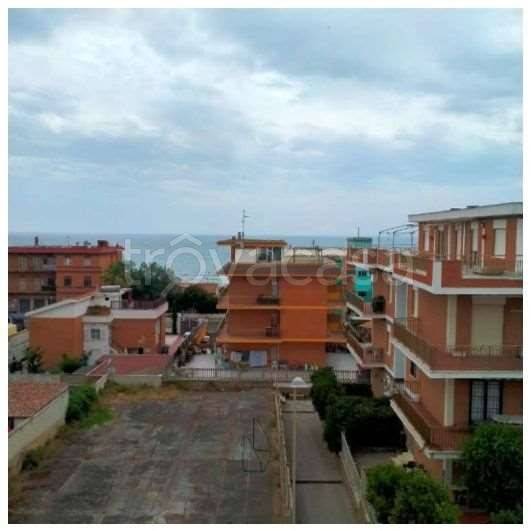 appartamento in vendita a Pomezia in zona Torvaianica