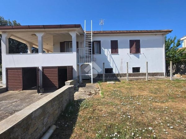 casa indipendente in vendita a Pomezia in zona Campo Jemini