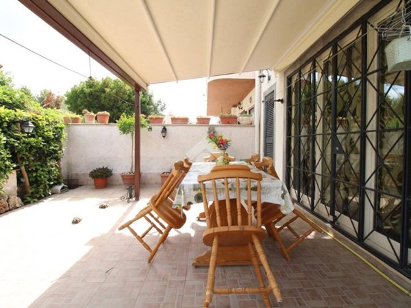 casa indipendente in vendita a Pomezia in zona Torvaianica