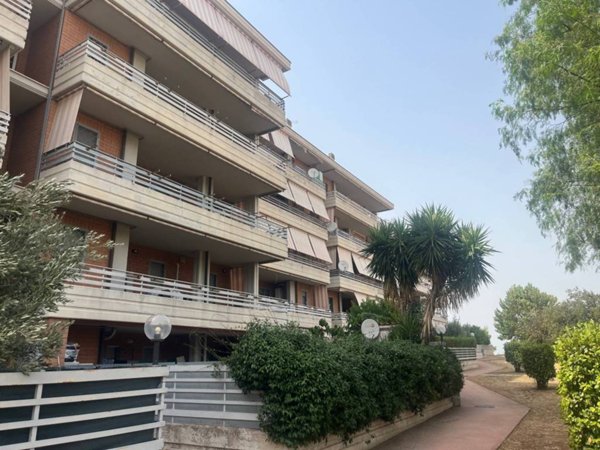 appartamento in vendita a Pomezia in zona Santa Palomba
