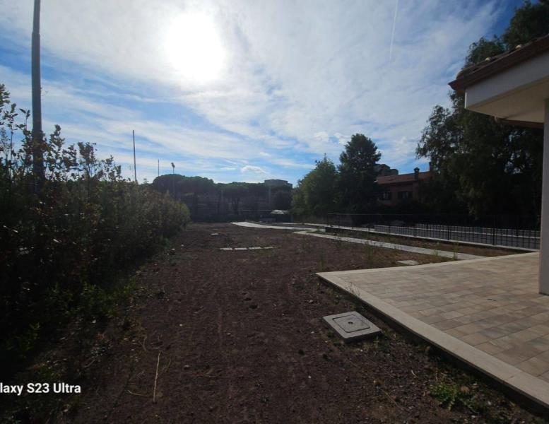 casa indipendente in vendita a Pomezia in zona Colli di Enea