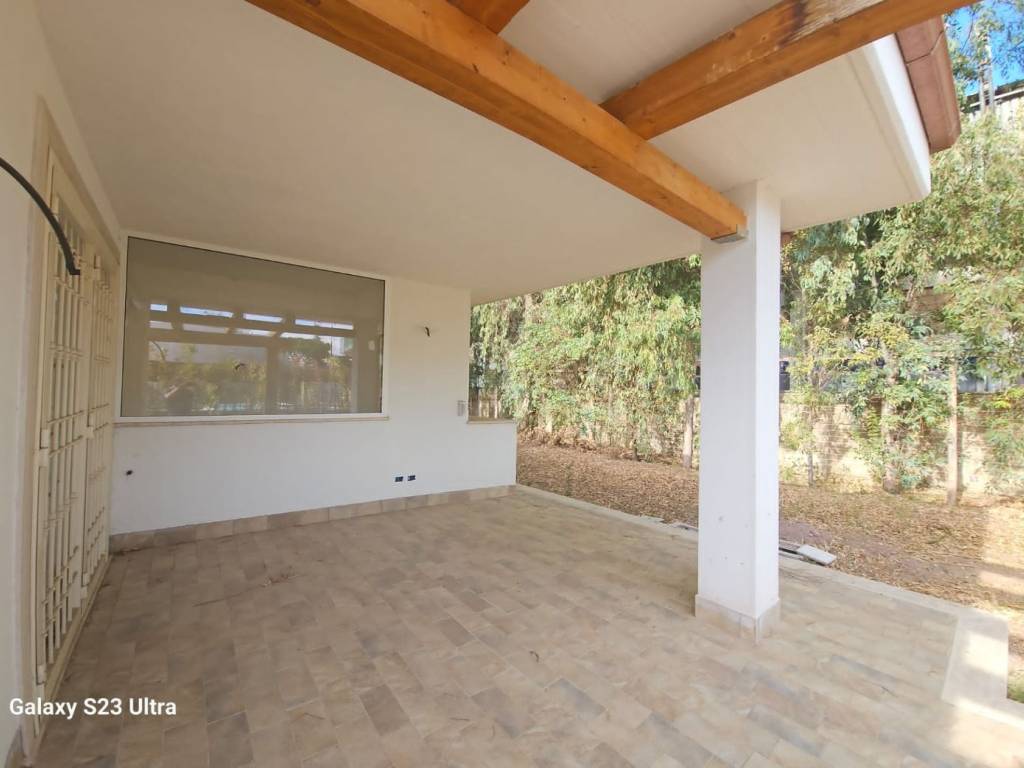 casa indipendente in vendita a Pomezia in zona Colli di Enea