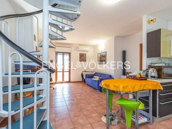 appartamento in vendita a Pomezia in zona Campo Bello