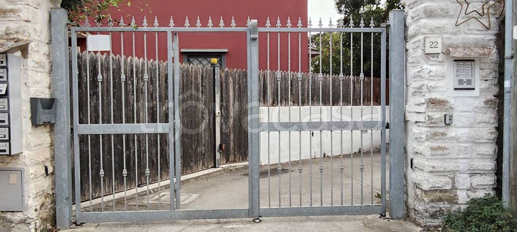 casa indipendente in vendita a Pomezia in zona Torvaianica