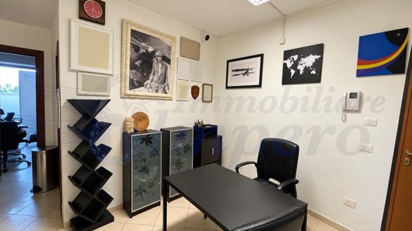 ufficio in vendita a Pomezia in zona Pratica di Mare