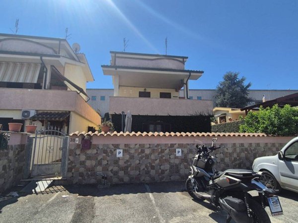 casa indipendente in vendita a Pomezia