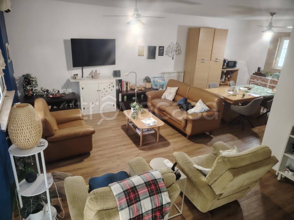 casa indipendente in vendita a Pomezia