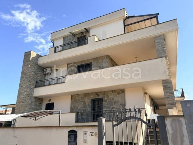 casa indipendente in vendita a Pomezia