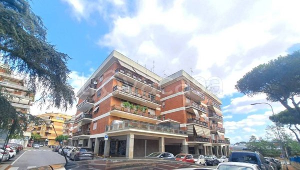 appartamento in vendita a Pomezia in zona Campo Bello