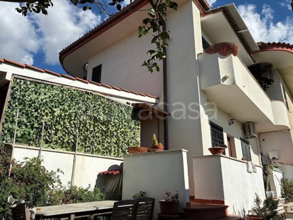 casa indipendente in vendita a Pomezia